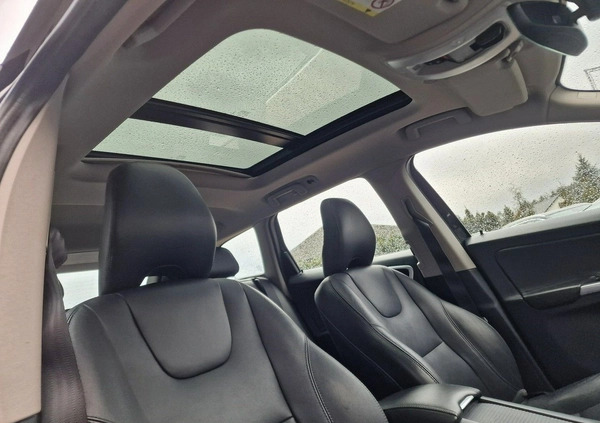 Volvo XC 60 cena 87900 przebieg: 135000, rok produkcji 2017 z Zawiercie małe 596